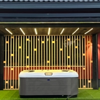 sauna jakuzzi roof